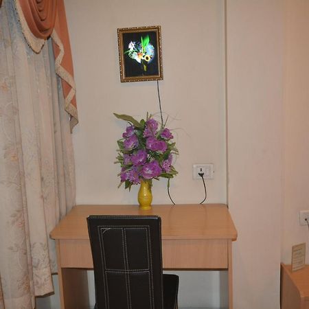 Hotel Poonam Екстериор снимка