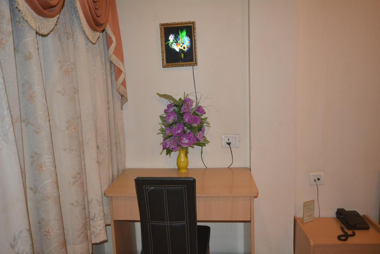 Hotel Poonam Екстериор снимка
