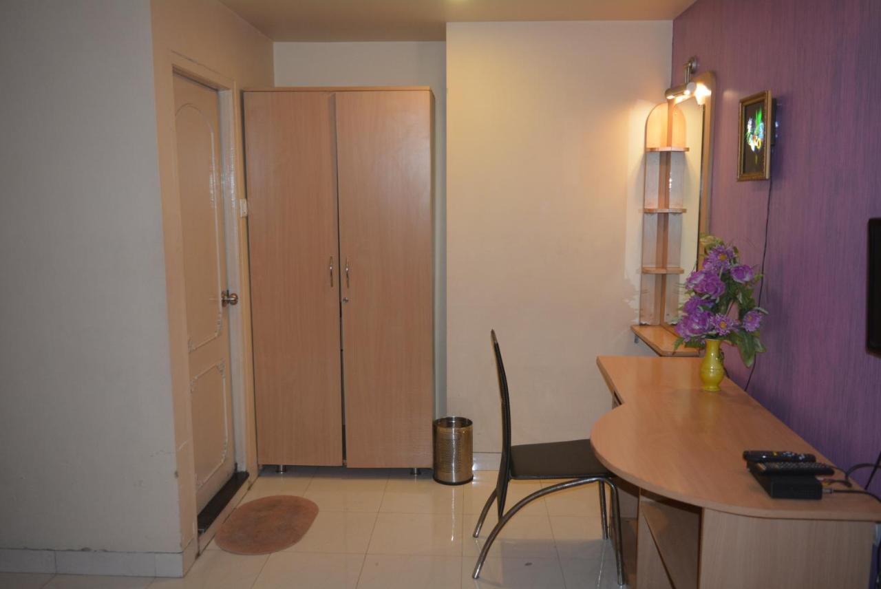 Hotel Poonam Екстериор снимка